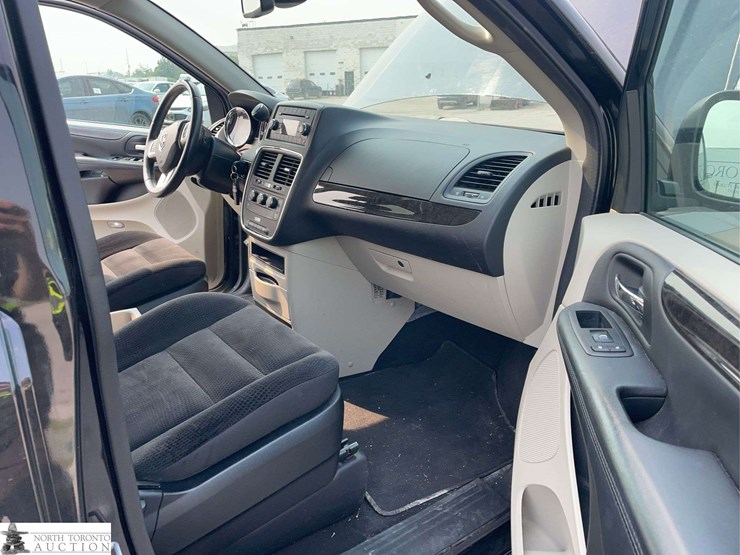 2018-dodge-grand-caravan-sxt-image-17