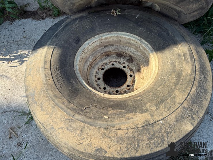 16.5l-16.1-tires-&-rims-image-16