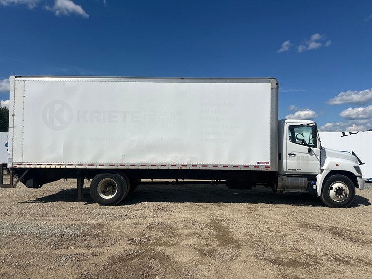 2018-hino-268-image-6