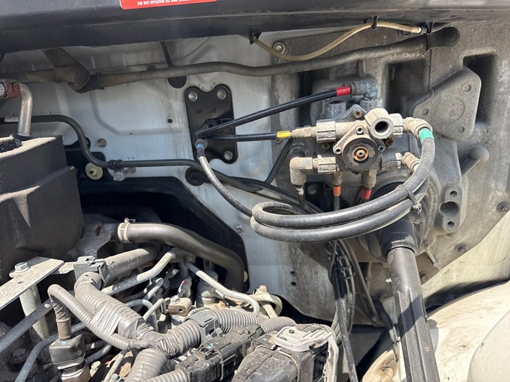 2018-hino-268-image-14