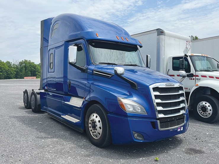 2020-freightliner-cascadia-126-image-1