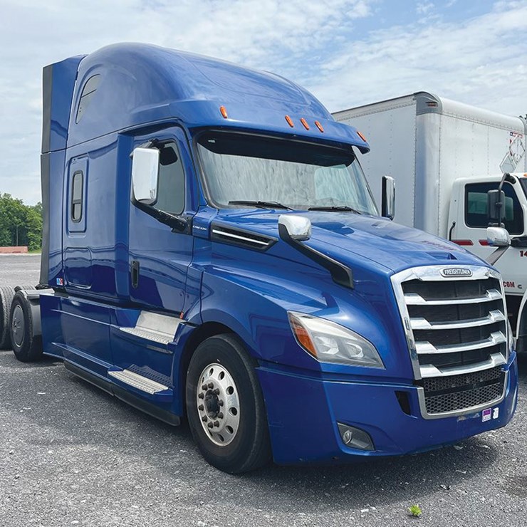 2020 FREIGHTLINER CASCADIA 126