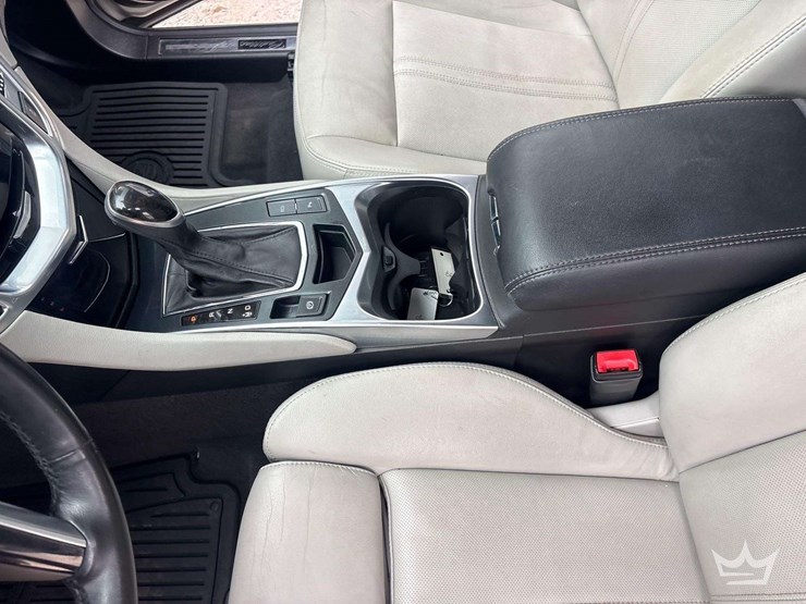 2014-cadillac-srx-image-16
