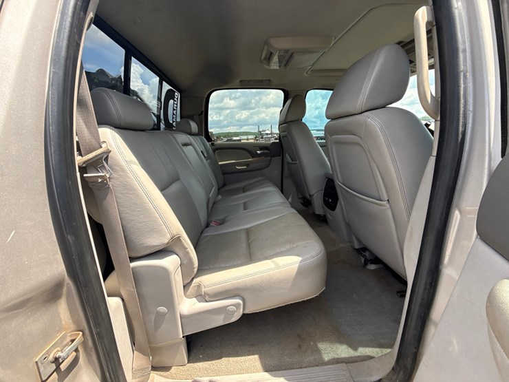 2008-chevrolet-3500hd-image-33