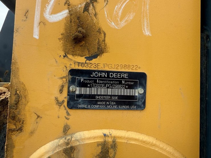 2016-deere-323e-image-25