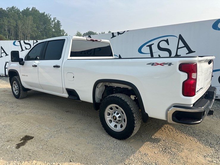 2022-chevrolet-3500hd-image-3