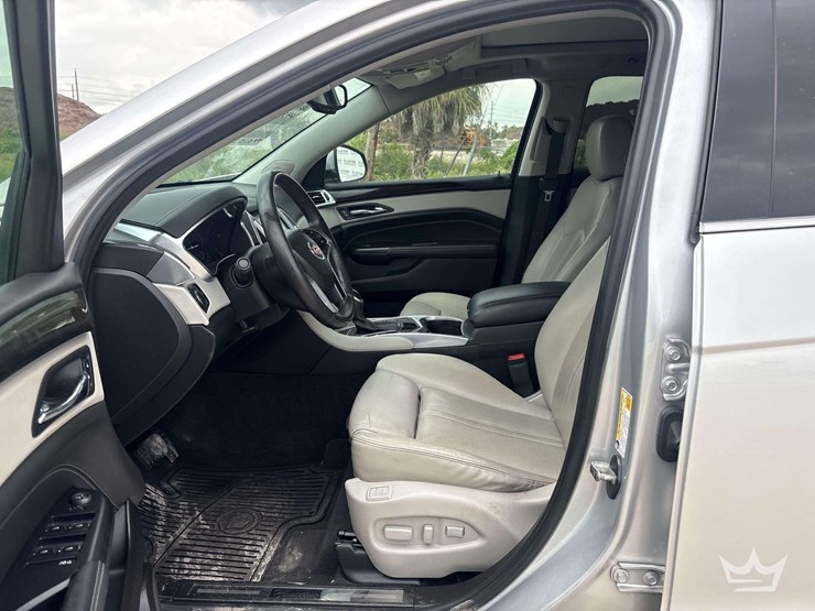 2014-cadillac-srx-image-13