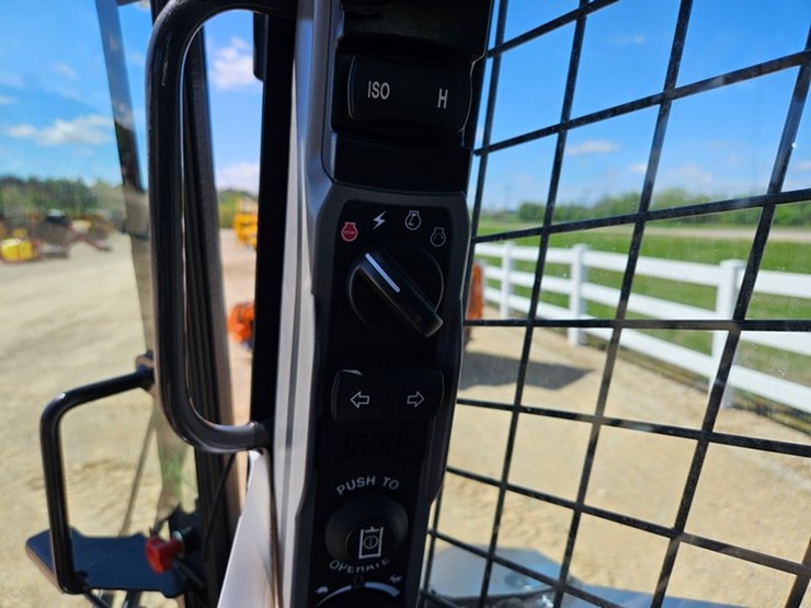new-holland-l328-image-25