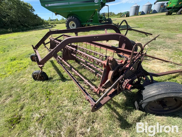 international-side-delivery-rake-image-16