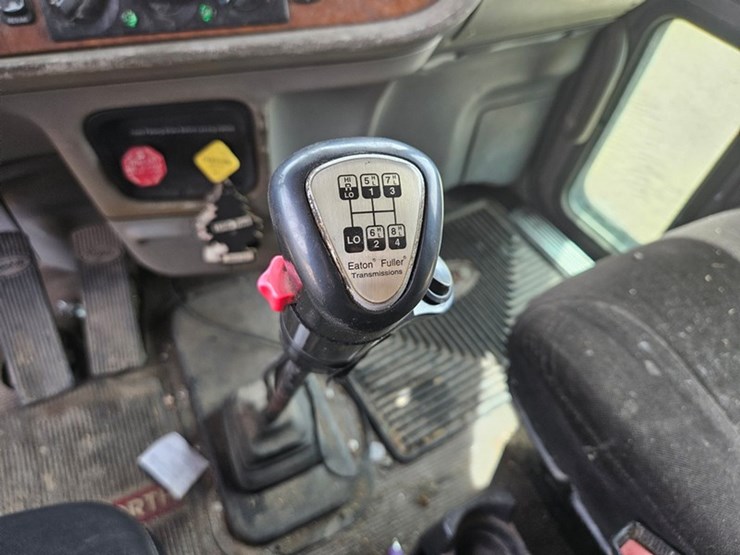 2006-peterbilt-379-image-44