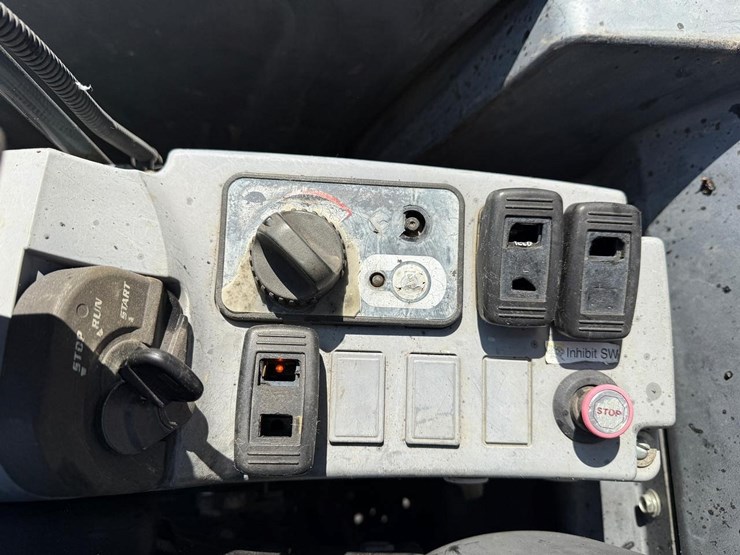 2017-kubota-kx040-4-image-24