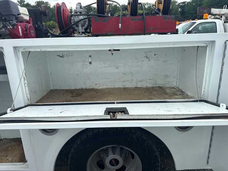 2017-gmc-3500hd-image-32