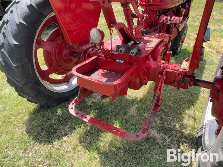 farmall-h-2wd-tractor-image-16