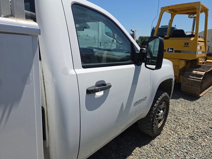 2011-chevrolet-2500-image-21