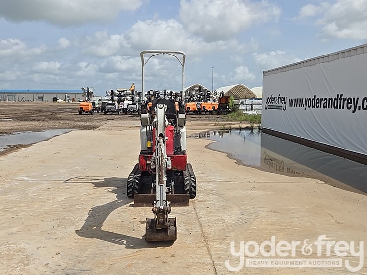 2017-takeuchi-tb210r-image-8