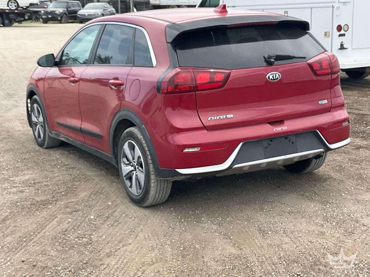 2017-kia-niro-hybrid-suv-image-4