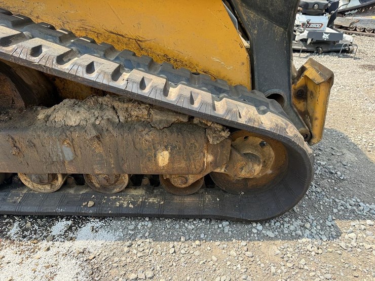2016-deere-323e-image-14