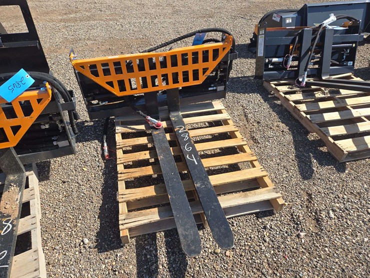 skid-steer-quick-attach-hydraulic-pallet-forks-image-1
