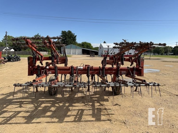 white-field-cultivator-image-5