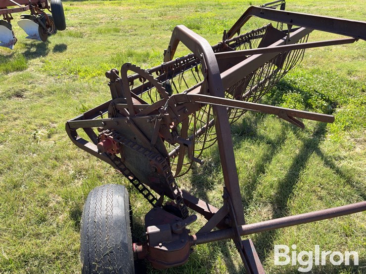 international-side-delivery-rake-image-12