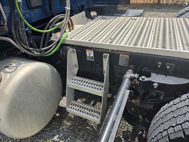 2019-peterbilt-579-image-22