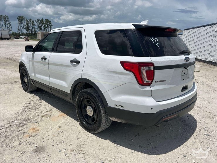 2016-ford-explorer-image-4