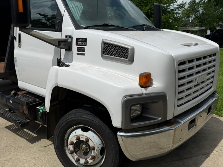 #1404-•-2006-gmc-6500-chip-box-truck-image-5