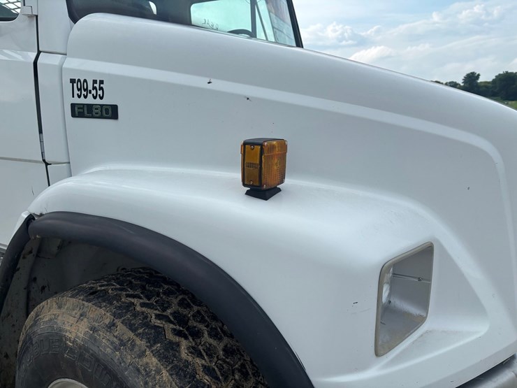 1999-freightliner-fl80-image-18