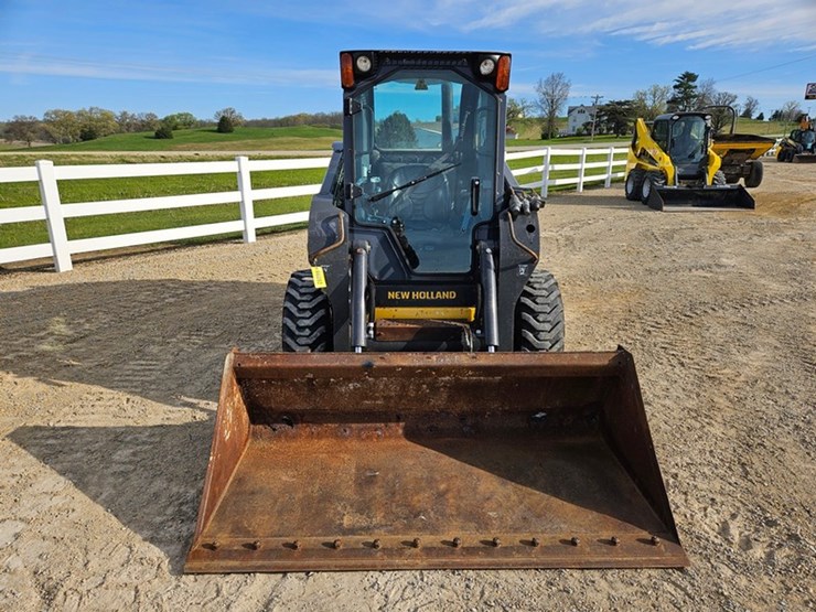 new-holland-l218-image-8