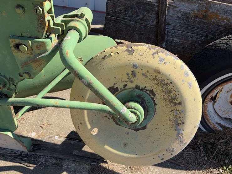 john-deere-three-point-four-bottom-plow-image-18