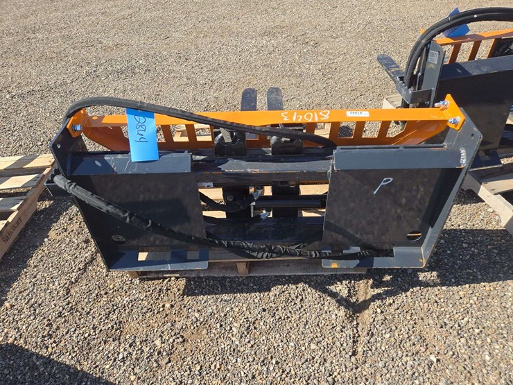 skid-steer-quick-attach-hydraulic-pallet-forks-image-4