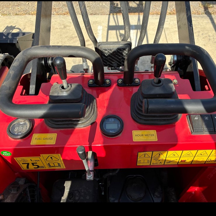 #9950 • Skid steer loader