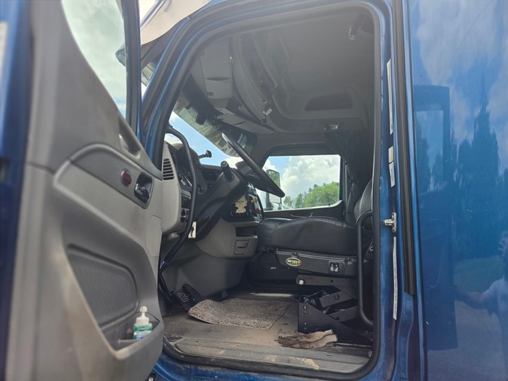 2019-peterbilt-579-image-50