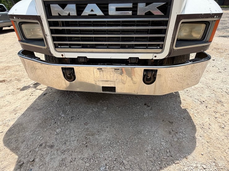 #1509-•-mack-day-cab-truck-tractor-image-45