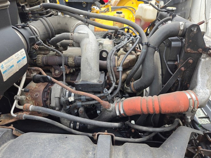 2013-hino-268-image-43