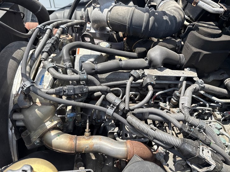 2018-hino-268-image-16