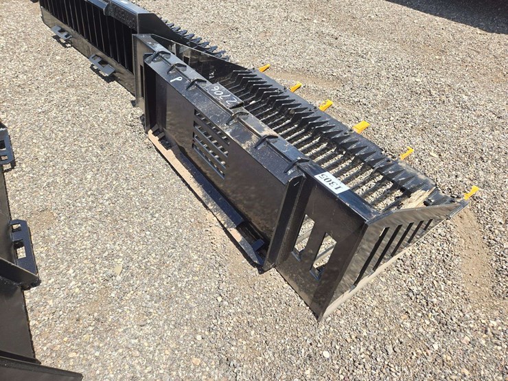 giyi-skid-steer-quick-attach-(66")-rock-bucket-image-2