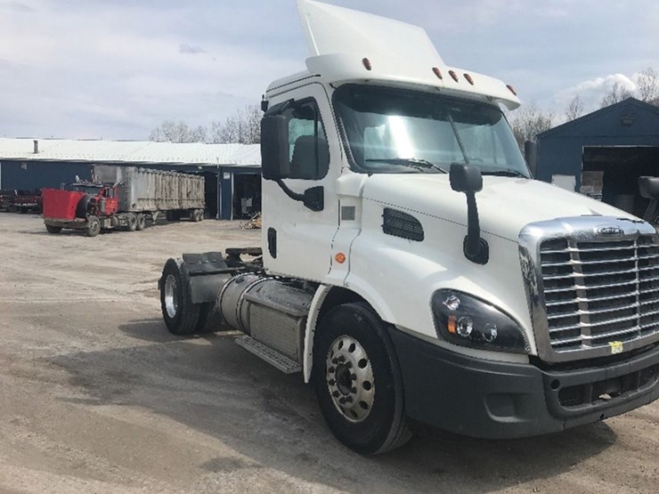 2018-freightliner-cascadia-113-image-1
