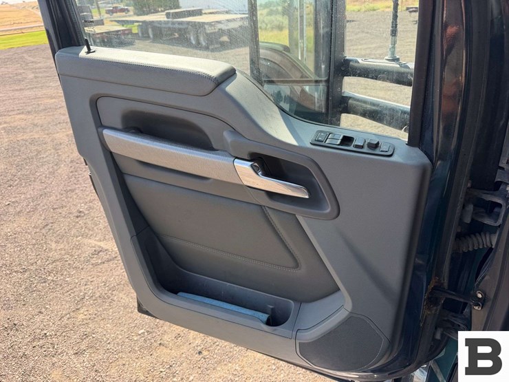 2016-kenworth-t680-image-37