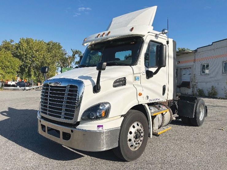 2017-freightliner-cascadia-113-image-1