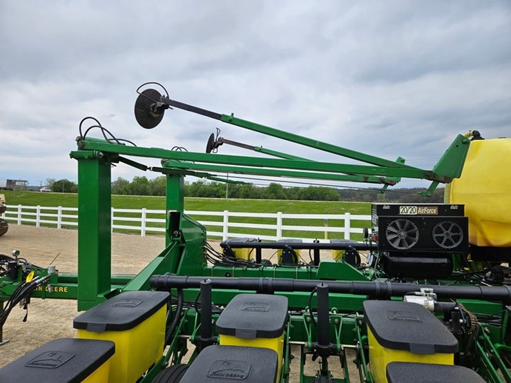 john-deere-7200-image-76