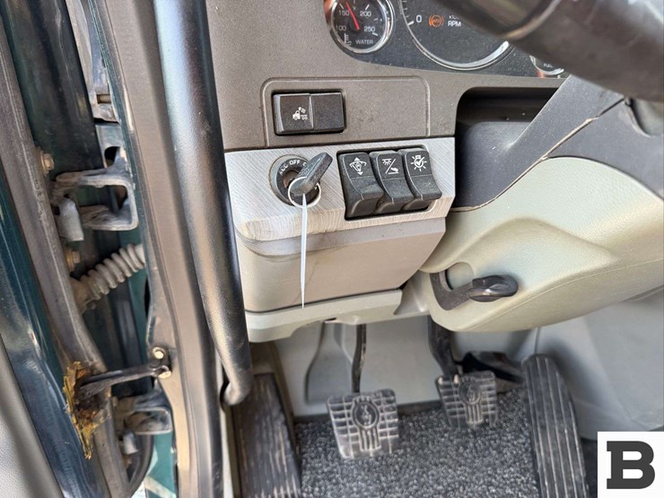 2016-kenworth-t680-image-36