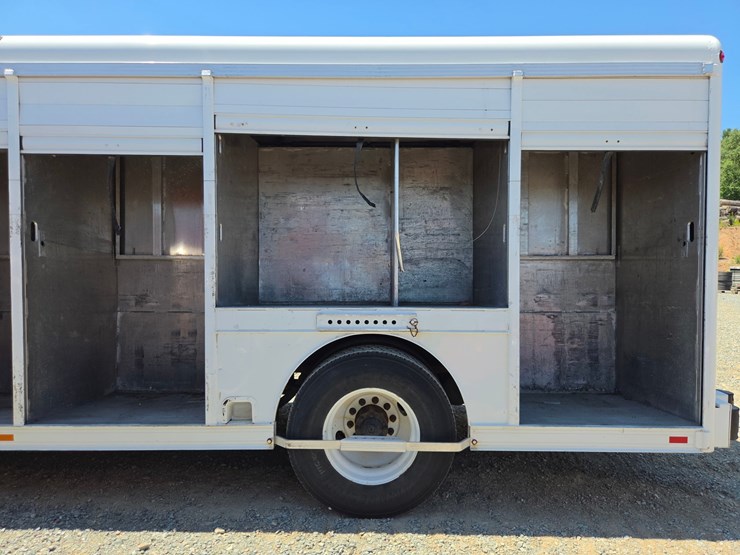 2017-hino-268-image-22