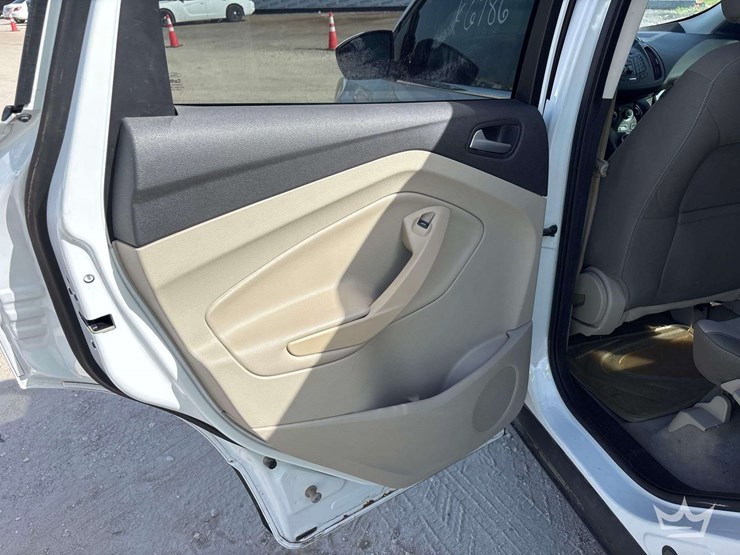 2013-ford-escape-image-19