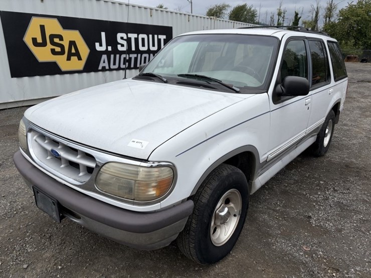 1996-ford-explorer-image-1