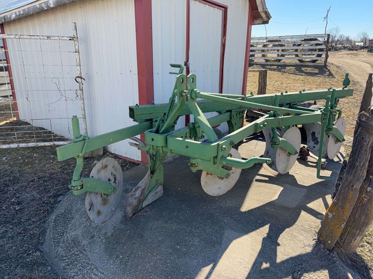 john-deere-three-point-four-bottom-plow-image-3