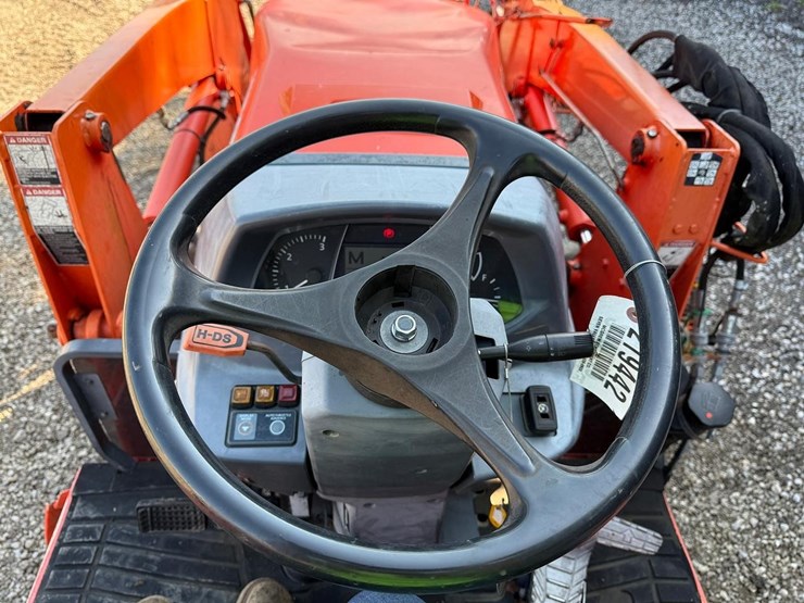 2013-kubota-l4760-image-23