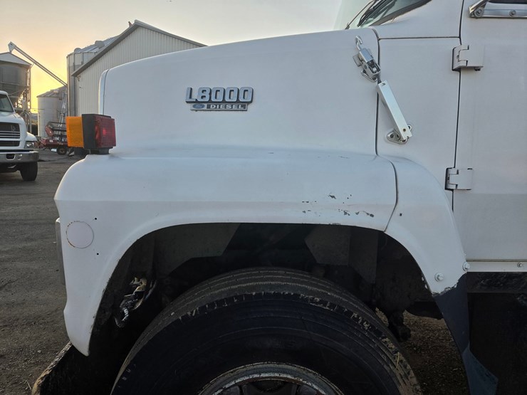 1991-ford-l8000-image-19