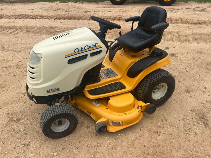 cub-cadet-lt1050-image-1