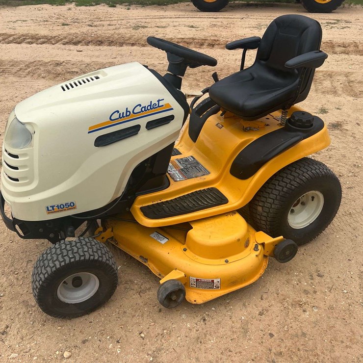 CUB CADET LT1050